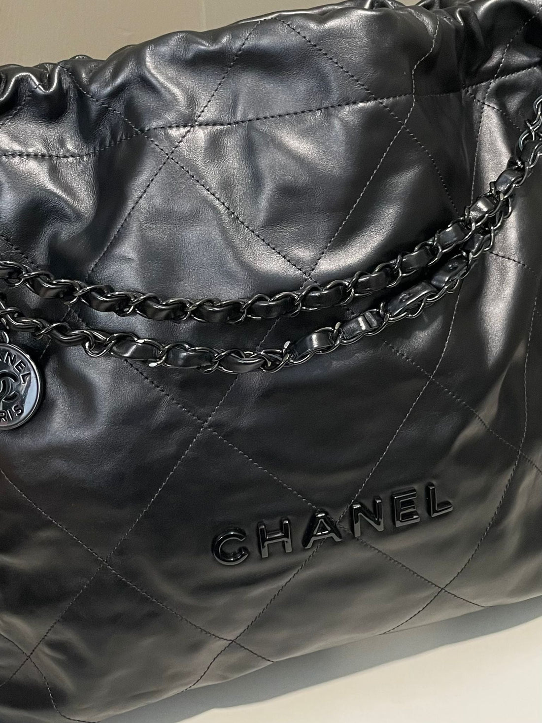 Chanel 22 Medium So Black