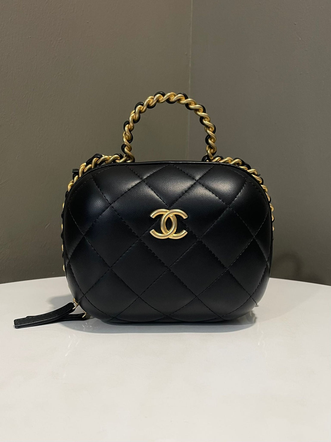 Chanel 22P Bubble Top Handle Vanity Case Black Lambskin