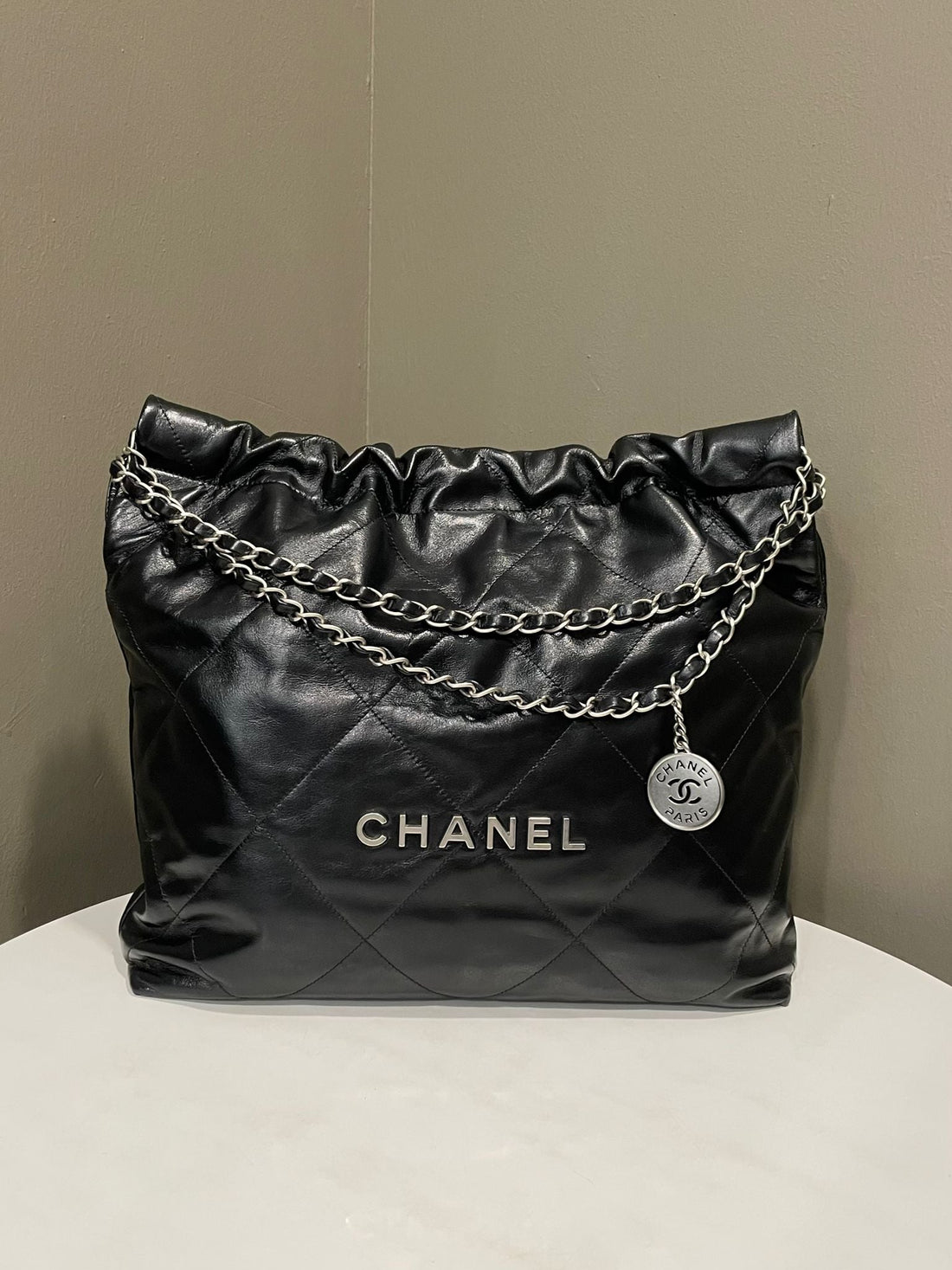 Chanel 22 Medium Black
