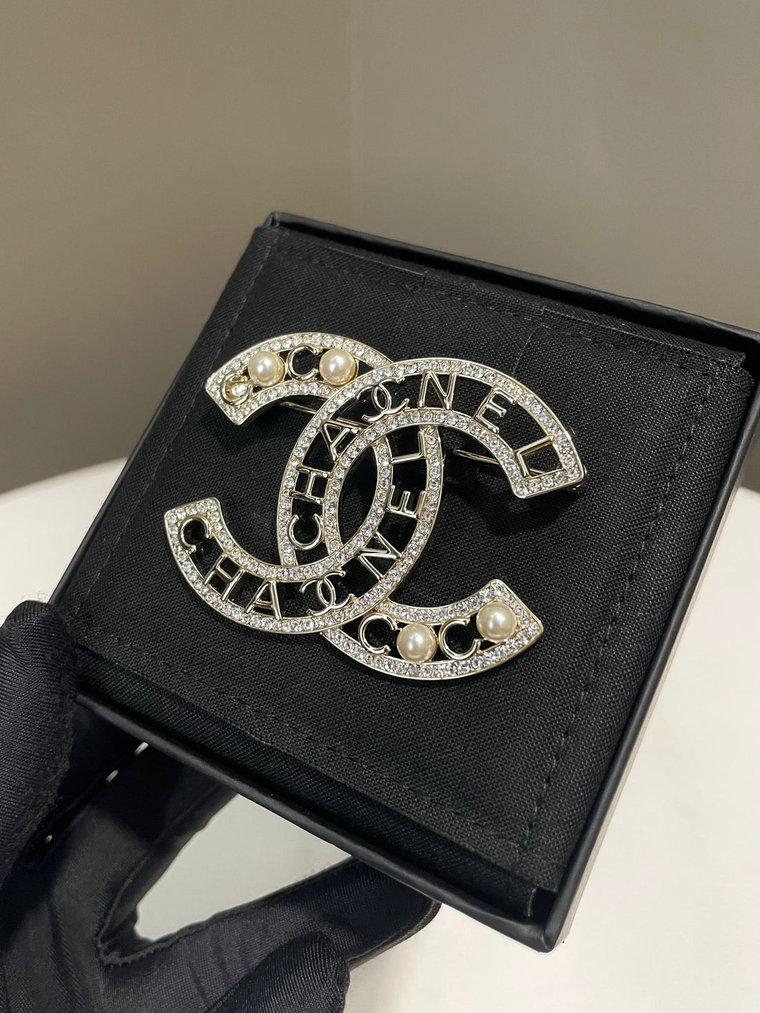 Chanel 22V Cc Brooch 
