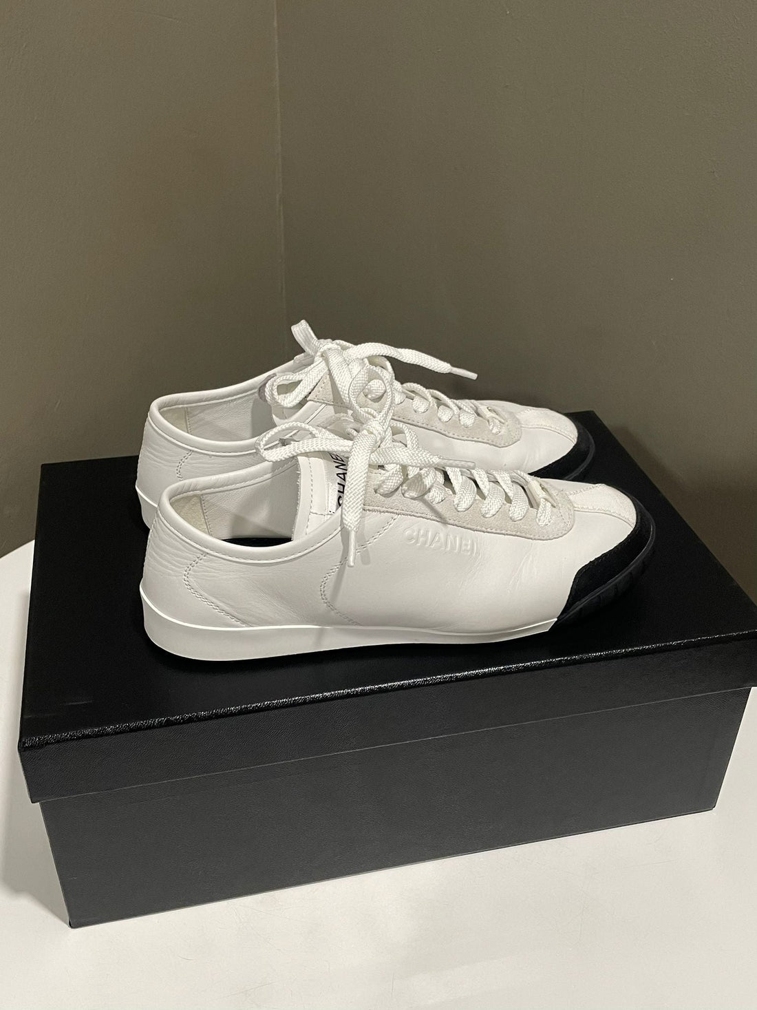 Chanel 24S Cc Sneaker White/ Black