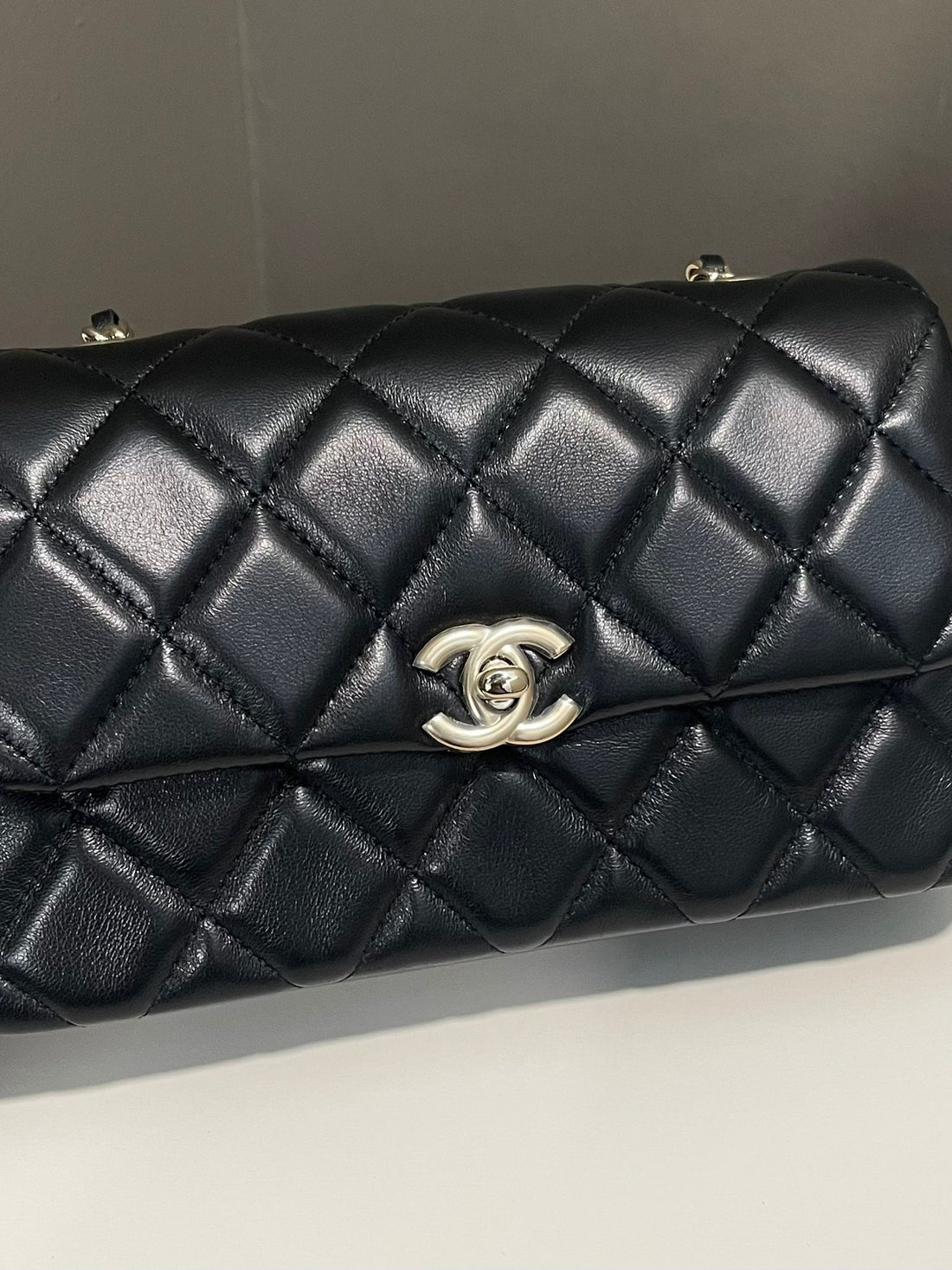 Chanel 25S Cc Quilted Mini Chain Flap Black Lambskin