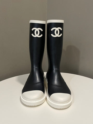 Chanel 26C Cc Rain Boots Black / White Rubber Size 36