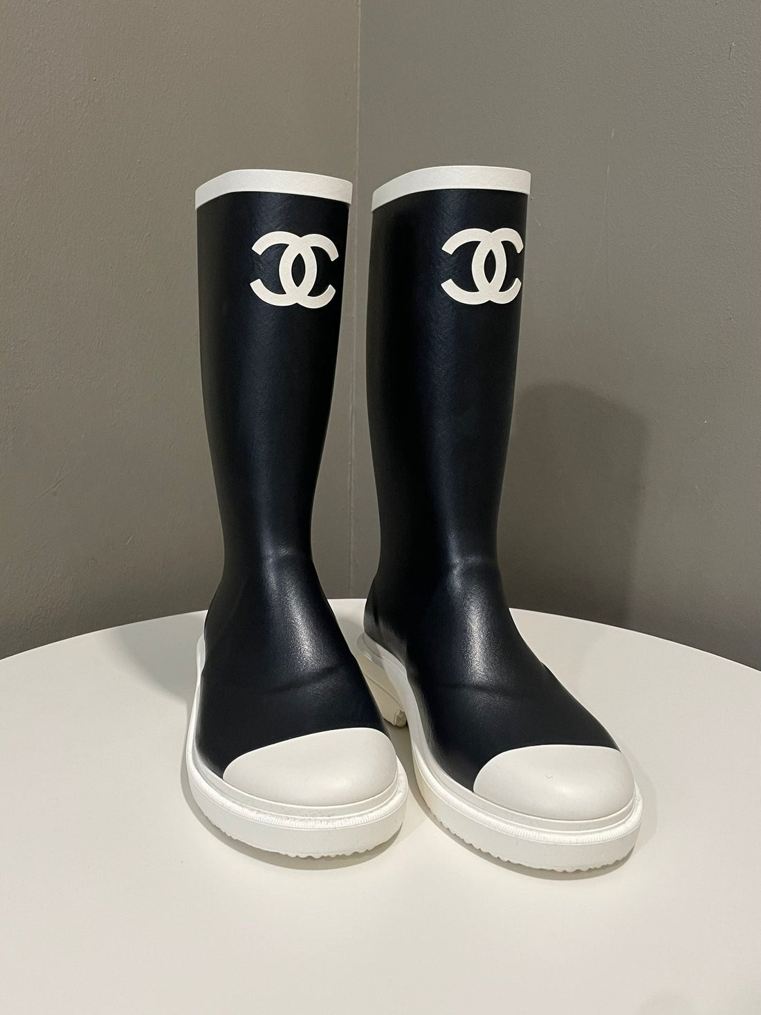 Chanel 26C Cc Rain Boots Black / White Rubber Size 36