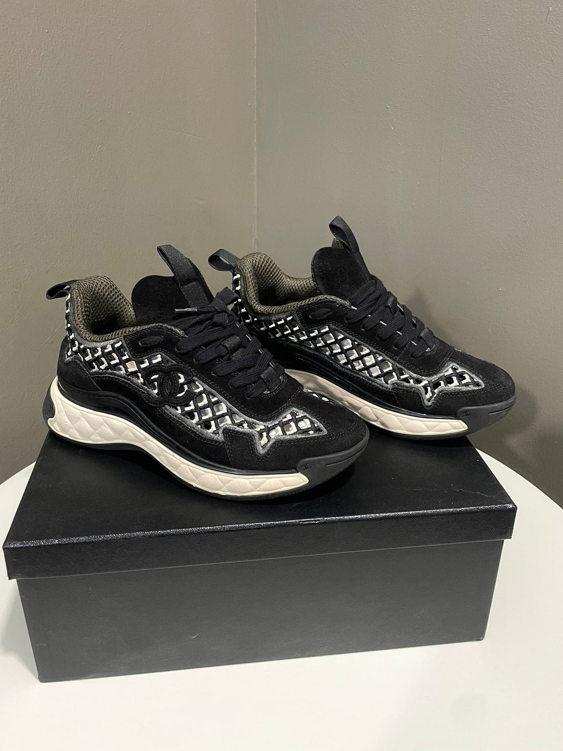 Chanel Cc Mesh Sneakers Black / White Size 35.5