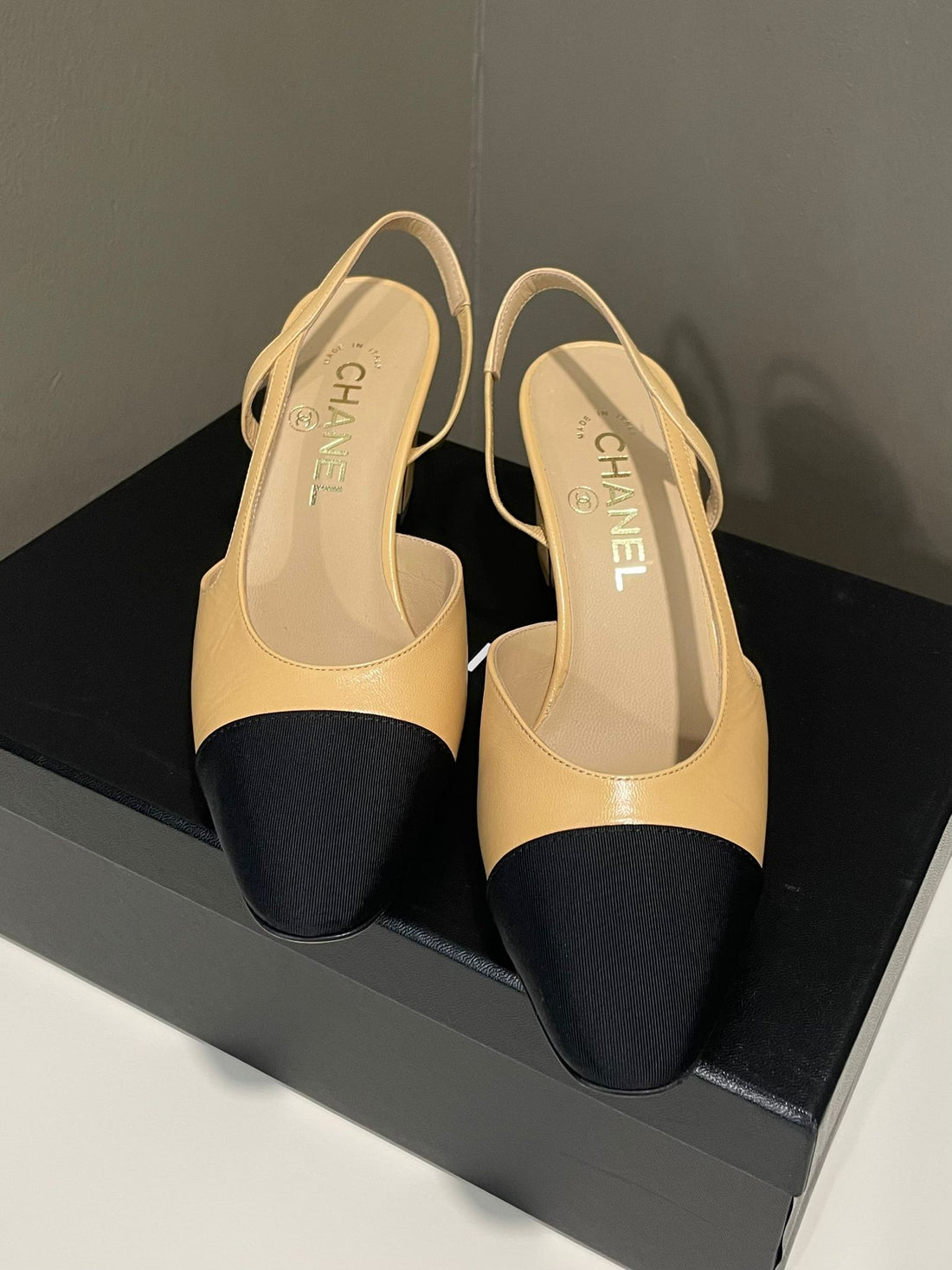 Chanel Cc Slingback Beige Goatskin/ Black Grosgrain Size 37.5 C
