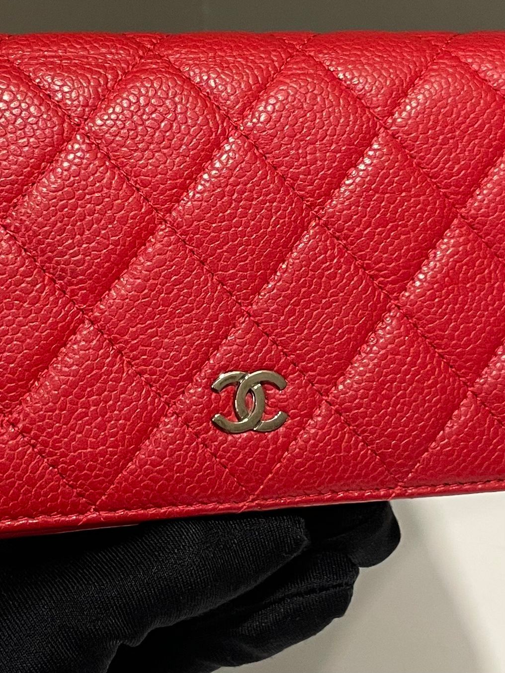 Chanel Classic Quilted Yen Flap Wallet Red Caviar