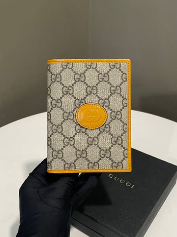 Gucci GG Supreme Passport Holder Yellow / Monogram