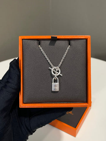 Hermes Amulettes Kelly Cadenas Pendant Necklace 925 Sterling Silver