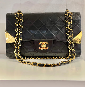 CHANEL   Flap Medium Bag