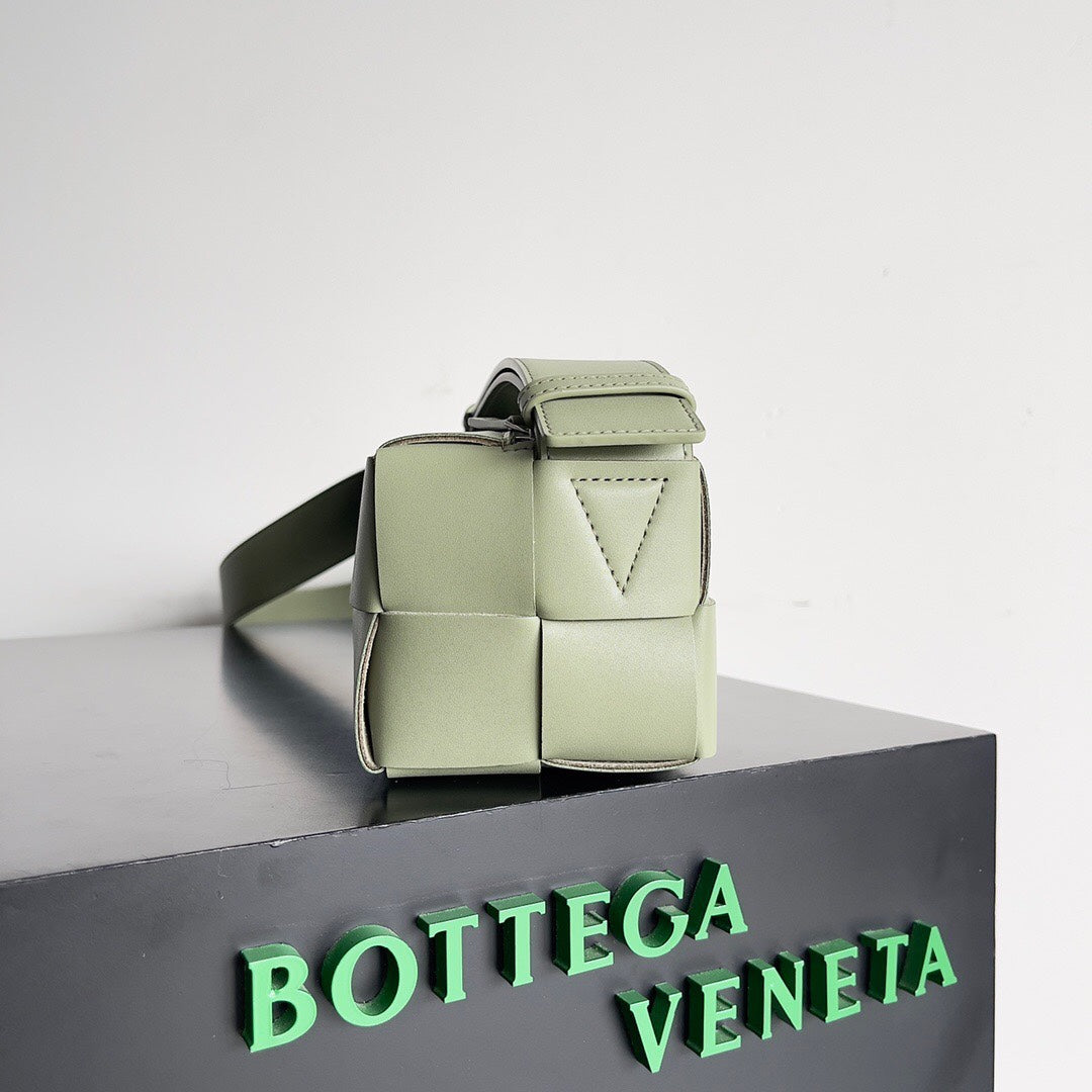 BV SMALL BRICK 24CM LIGHT GREEN LAMBSKIN House Of Sarah