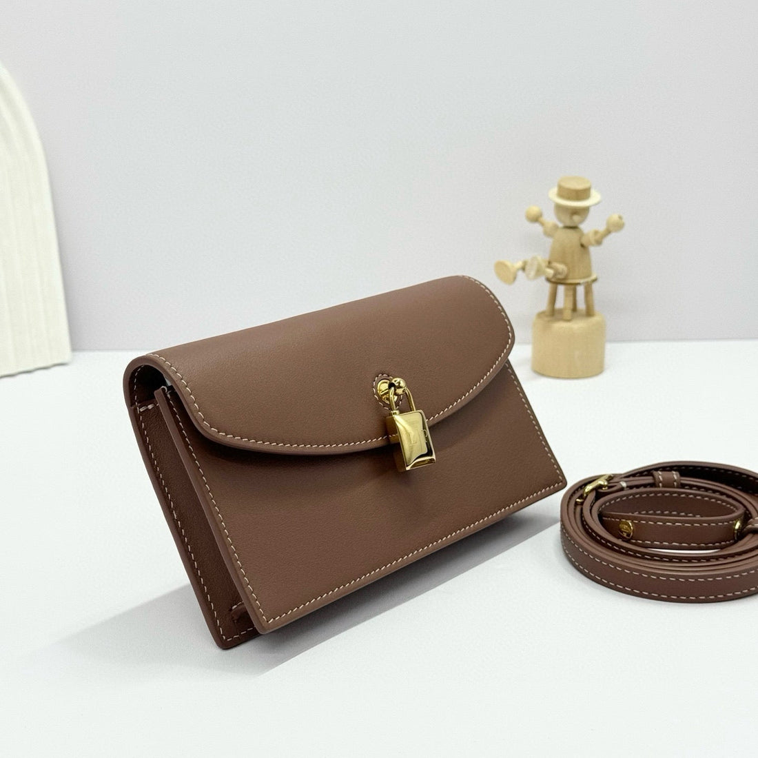 EXTRA POCHETTE 18 IN CARAMEL SUGAR CALFSKIN GOLD HARDWARE House Of Sarah Bags