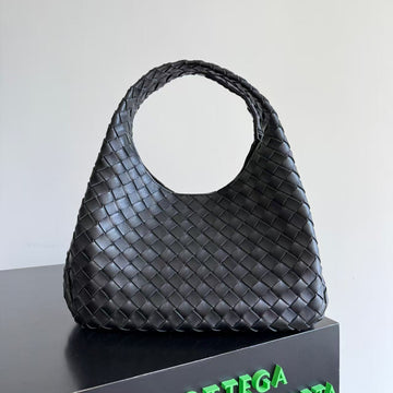BOTTEGA VENETA SHOULDER BAG 33 IN BLACK CALFSKIN House Of Sarah