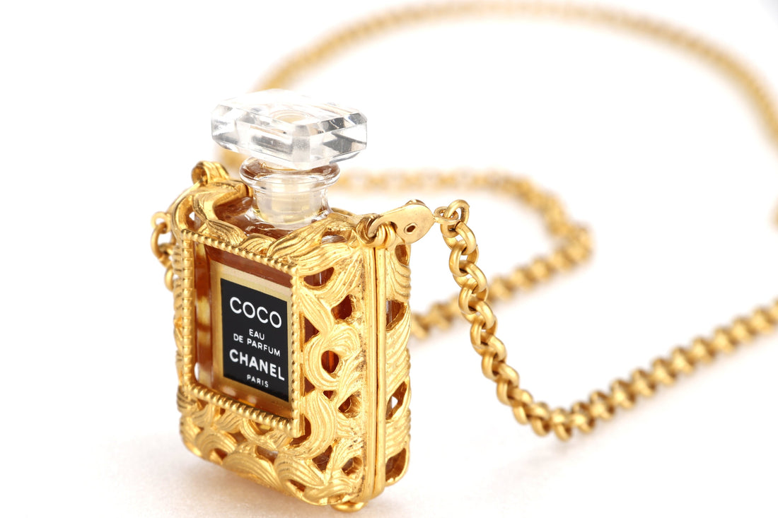 CHANEL   PERFUME NO.5 SET BRASS PERFUME NECKLACE, WITH BOX