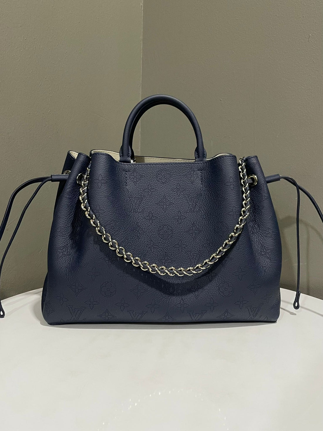 Louis Vuitton Bella Mahina Tote Navy Leather Monogram