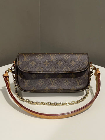 Louis Vuitton Ivy Wallet on Chain Monogram