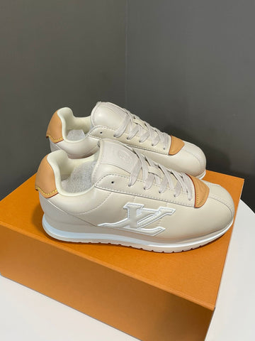 Louis Vuitton LV Buttersoft sneaker Beige Size 7