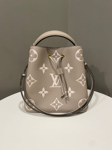 Louis Vuitton MM NéoNoé Bucket Bag Tourterelle / Crème Empreinte Leather