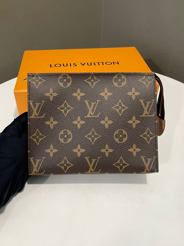 Louis Vuitton Toiletry Pouch Classic Monogram