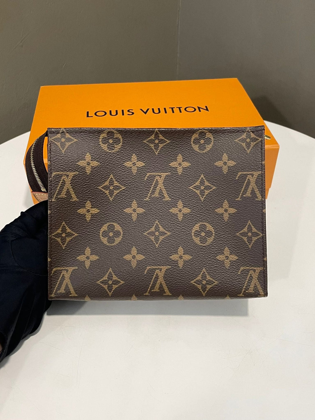 Louis Vuitton Toiletry Pouch Classic Monogram