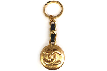 CHANEL   GOLD CC LOGO KEY CHAIN, NO BOX