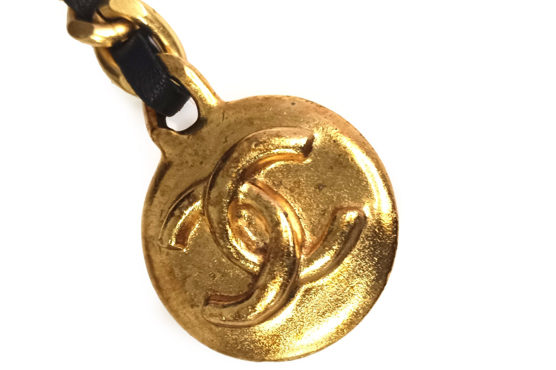 CHANEL   GOLD CC LOGO KEY CHAIN, NO BOX