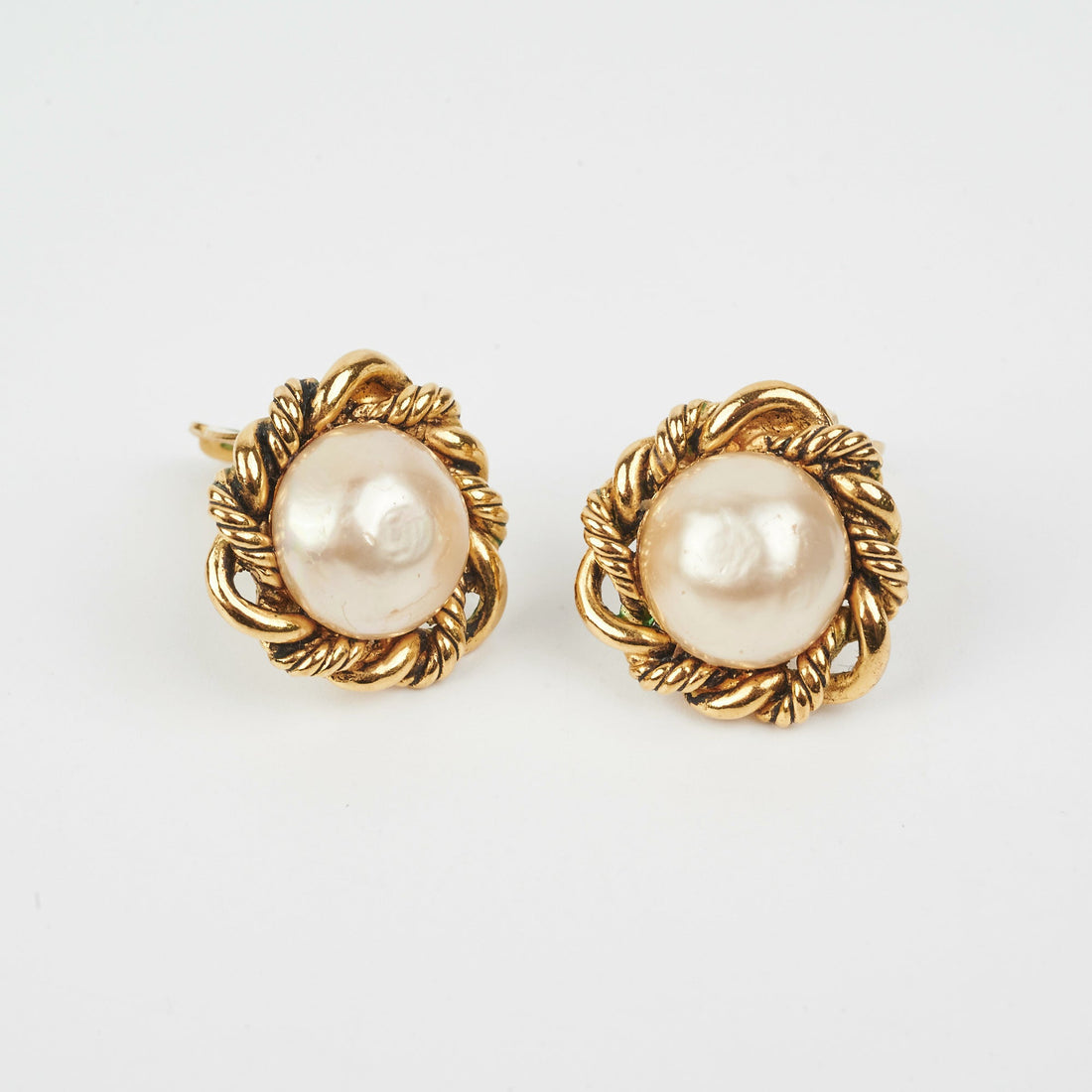 Chanel   Pearl Earring Clasp