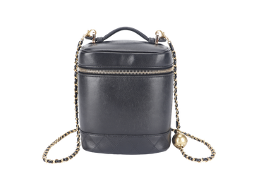 CHANEL   VANITY CASE (411xxxx) BLACK LAMBSKIN LEATHER GOLD HARDWARE WITH THIRD PARTY CHAIN, COMPARTMENT AND