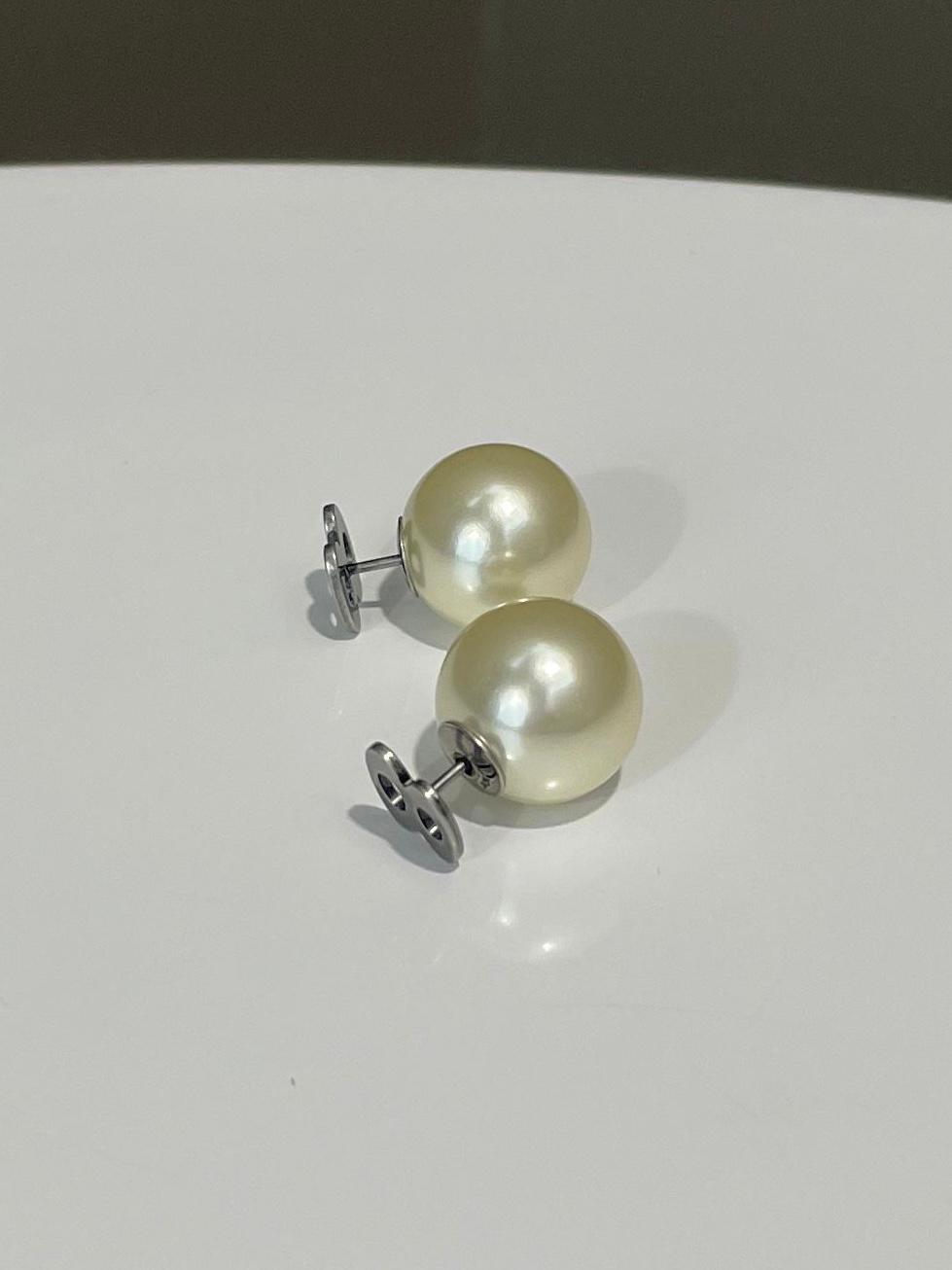 Dior Tribal Pearl No.8 Earrings Ivory Glass Pearls