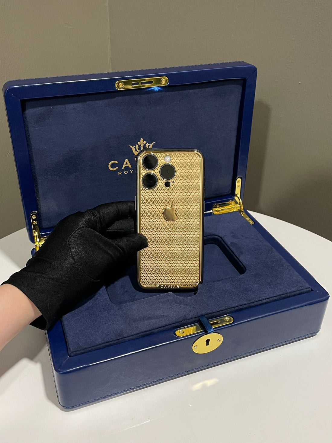 Caviar Royal Gift iPhone 15 Pro 24K Plated Gold