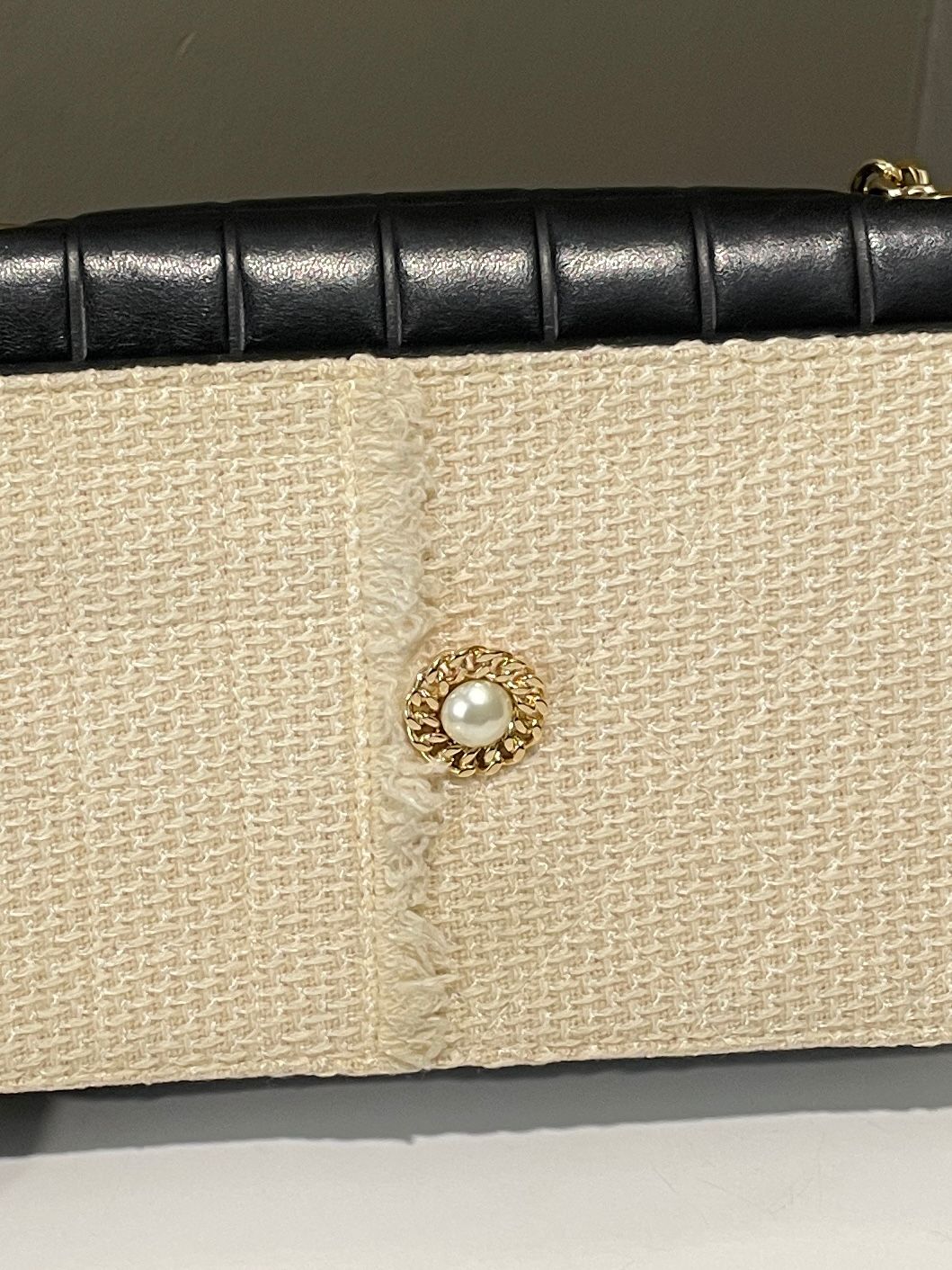 Chanel   Pearl Quilted Clutch on Chain Black/ White Tweed/ Leather