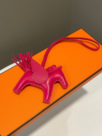Hermes Rodeo Pegasus Framboise
