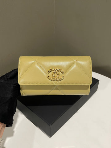 Chanel 19 Flap Quilted Wallet Olive Khaki