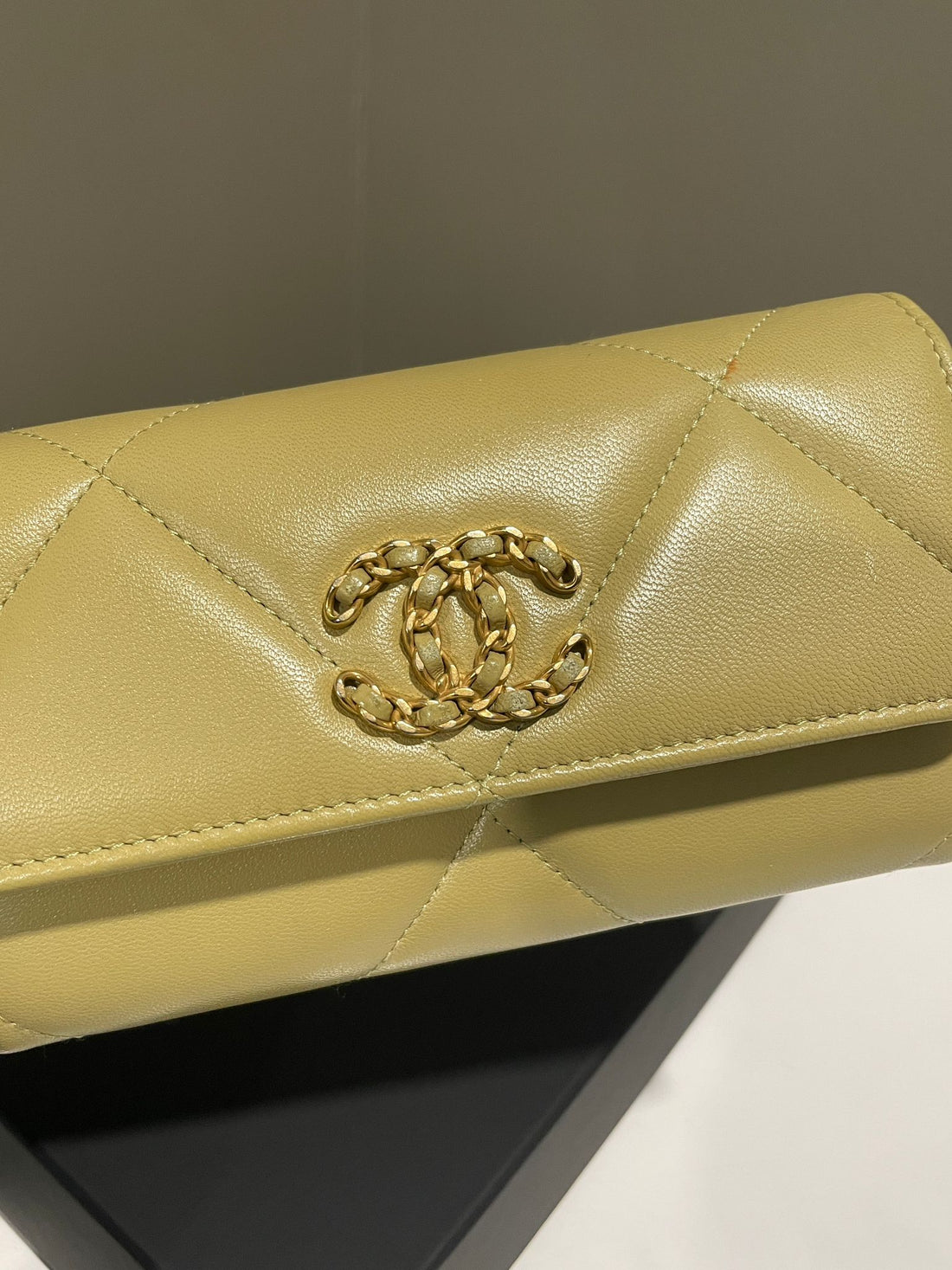 Chanel 19 Flap Quilted Wallet Olive Khaki