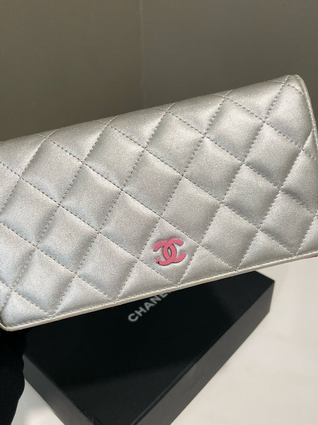 Chanel Quited Cc Yen Wallet Metallic Silver Lambskin Pink Hardware
