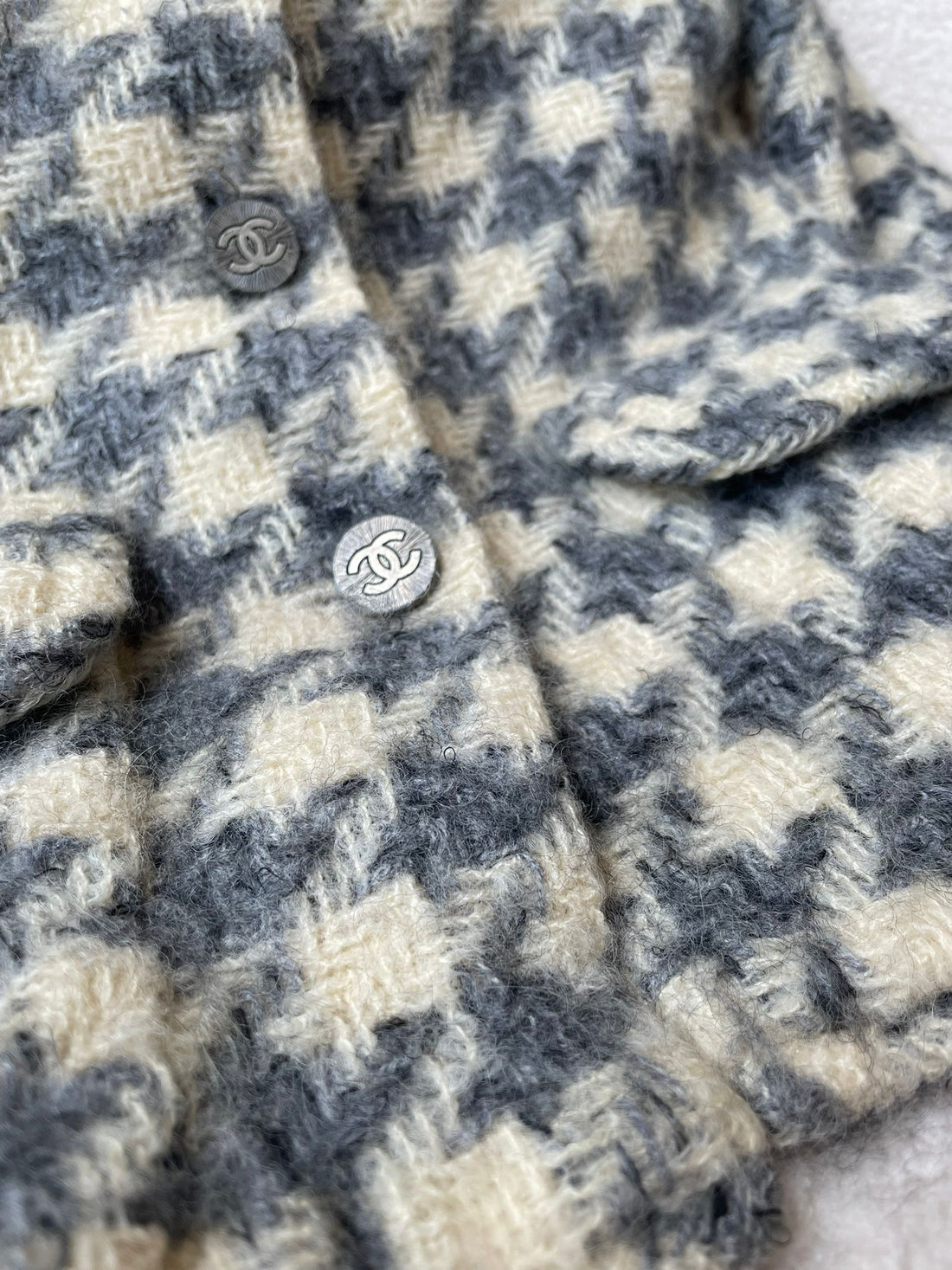 Chanel   Houndstooth Jacket Grey / Creme