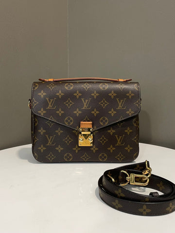 Louis Vuitton Pochette Metis  Monogram