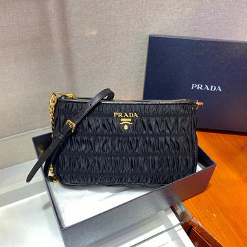 Prada Bags - 4911