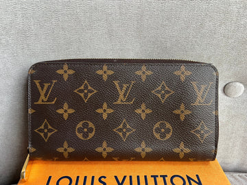Louis Vuitton Zippy Wallet in Monogram (RRP £565)