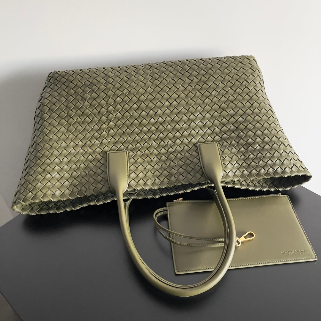 BOTTEGA VENETA 25S LARGE CABAT BAG 51 IN ARMY GREEN CALFSKIN GOLD HARDWARE by House Of Sarah