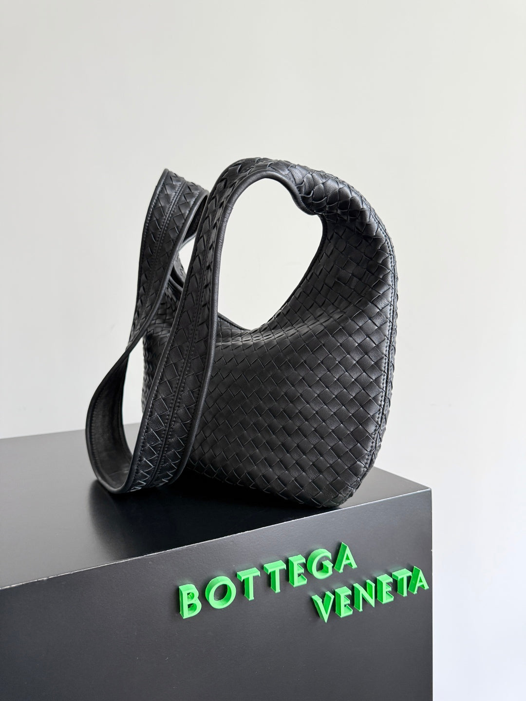 BOTTEGA VENETA 25S LARGE VENETO BAG 38 IN BLACK CALFSKIN SILVER HARDWARE House Of Sarah