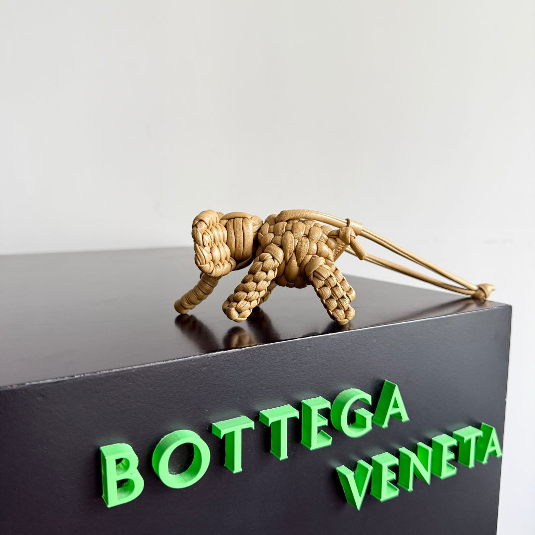 BOTTEGA VENETA 25S DAMEN ELEPHANT CHARM IN WARM GOLDENROD CALFSKIN House Of Sarah Bags