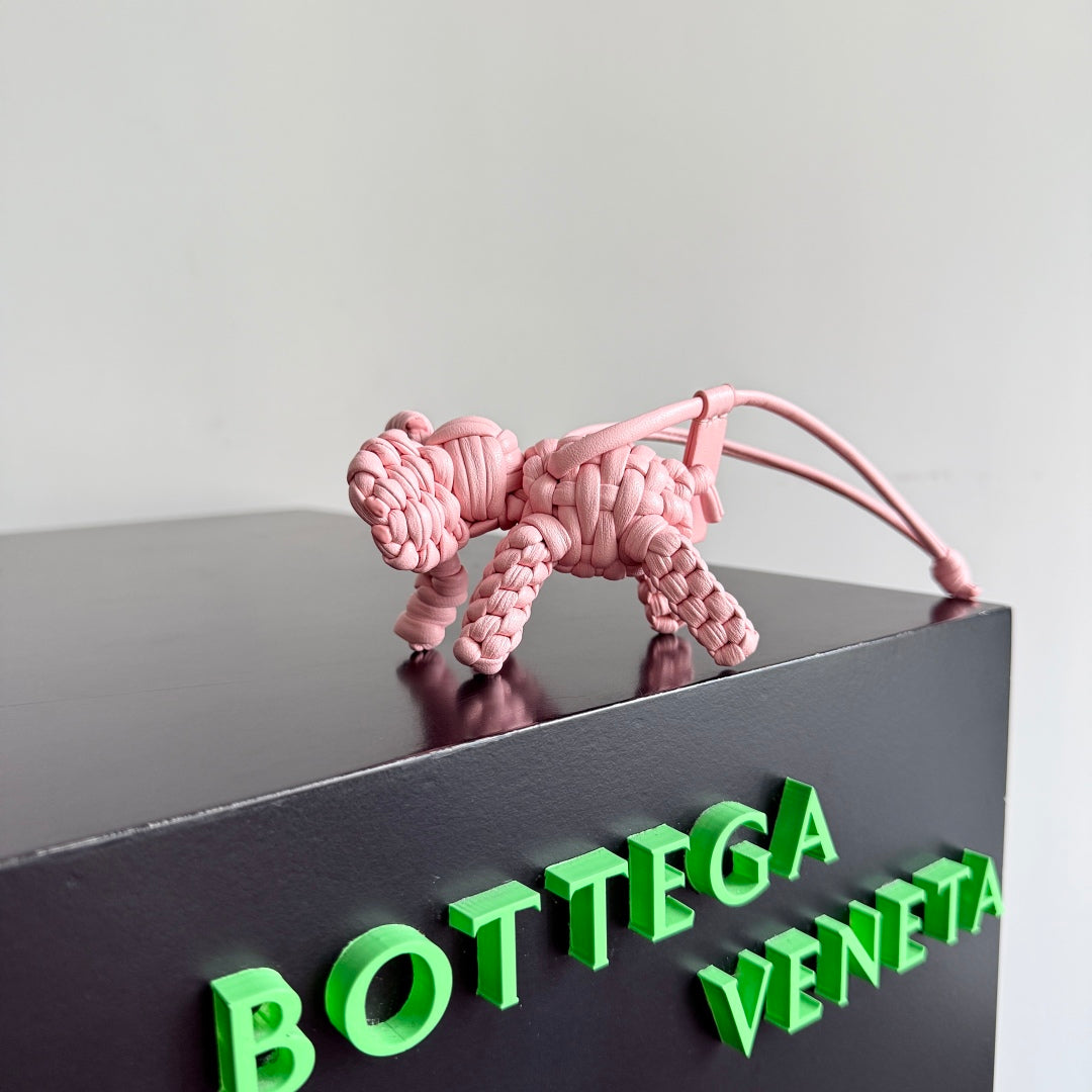 BOTTEGA VENETA 25S DAMEN ELEPHANT CHARM IN BABY PINK CALFSKIN House Of Sarah Bags