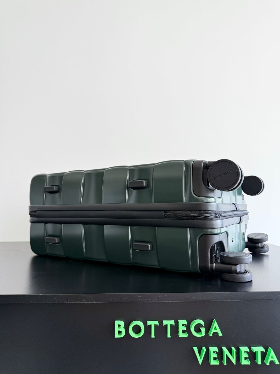 BOTTEGA VENETA 25S ODYSSEY CABIN 3D INTRECCIO PATTERN LUGGAGE 55 IN OLIVE GREEN CALFSKIN House Of Sarah