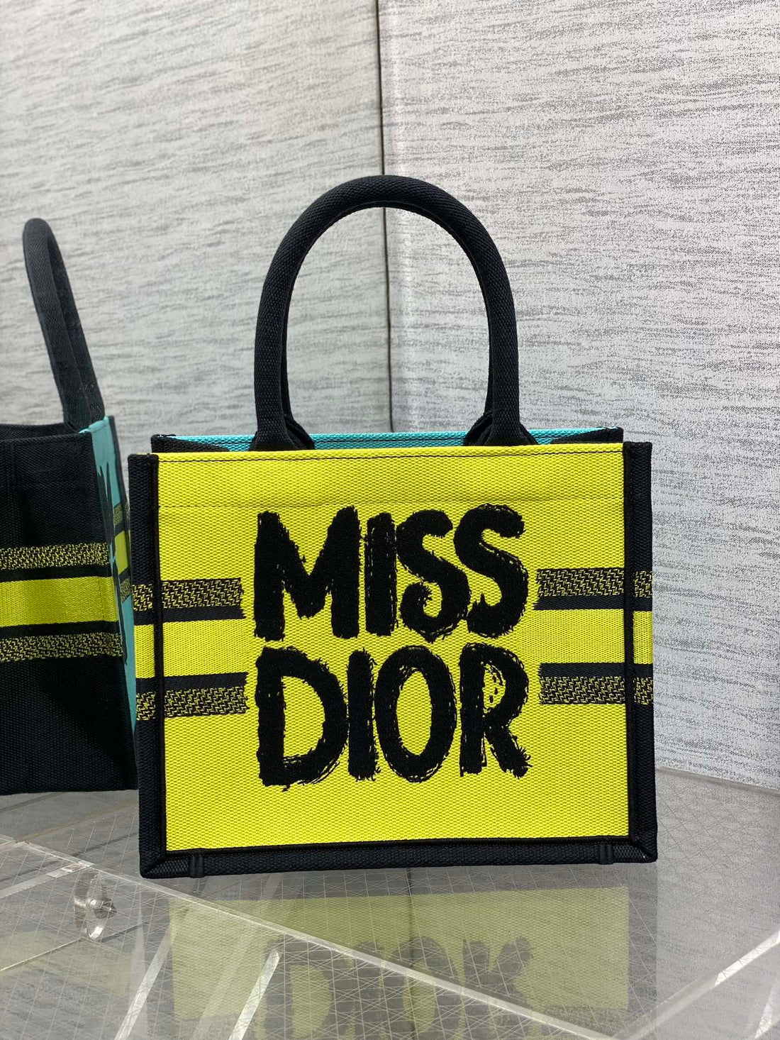 BOOK TOTE 26 IN COLORFUL CANVAS 226512 House Of Sarah Bags