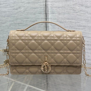 MINI BAG 24 IN CAMEL BEIGE PATENT CANNAGE CALFSKIN House Of Sarah