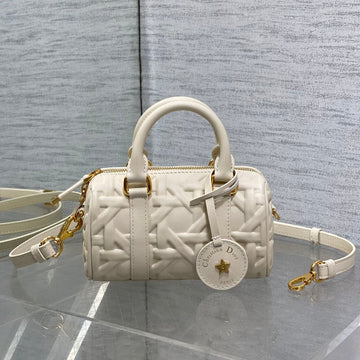 GROOVE 17 BAG IN WHITE CREAM MACROCANNAGE CALFSKIN WITH GOLD HARDWARE House Of Sarah Bags
