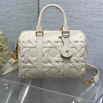 GROOVE 25 BAG IN WHITE CREAM MACROCANNAGE CALFSKIN WITH GOLD HARDWARE House Of Sarah