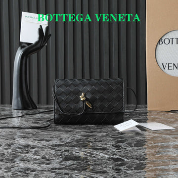 BOTTEGA VENETA 25S ANDIAMO POUCH 19 IN BLACK CALFSKIN GOLD HARDWARE House Of Sarah