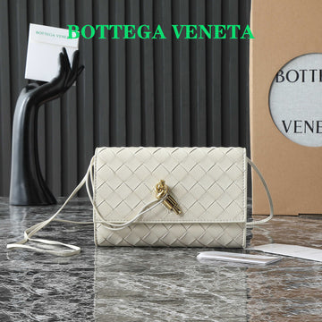 BOTTEGA VENETA 25S ANDIAMO POUCH 19 IN IVORY CALFSKIN GOLD HARDWARE House Of Sarah